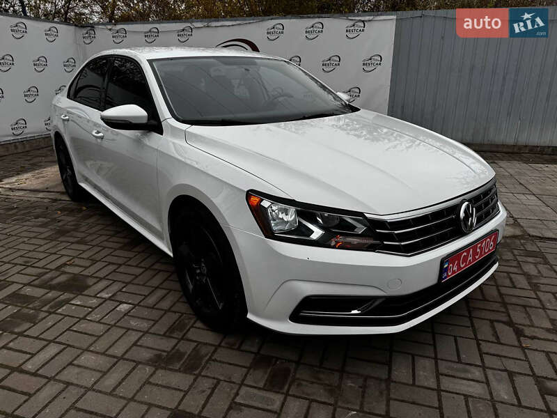 Седан Volkswagen Passat 2018 в Днепре
