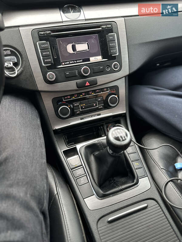 Універсал Volkswagen Passat 2011 в Києві