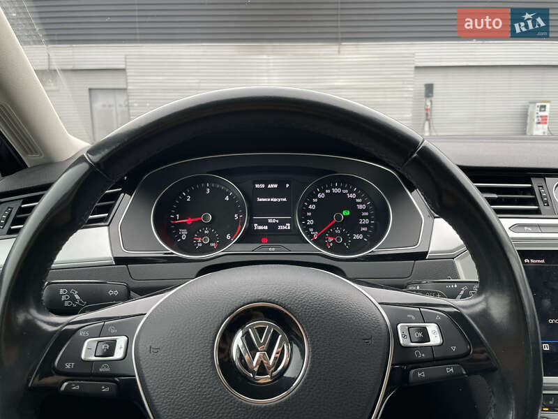 Универсал Volkswagen Passat 2017 в Киеве фото 12 Универсал Volkswagen Passat 2017 в Киеве