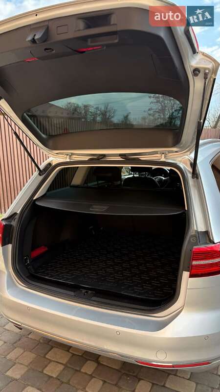 Універсал Volkswagen Passat 2015 в Ужгороді
