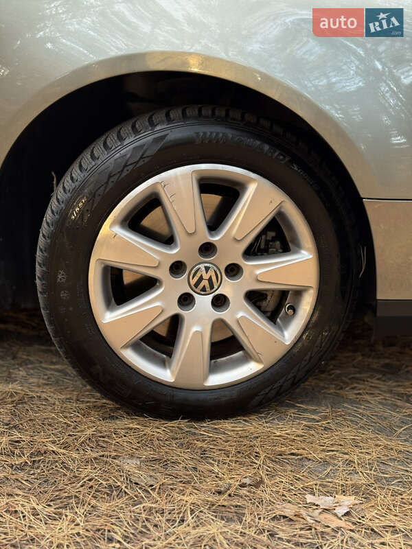 Универсал Volkswagen Passat 2006 в Киеве