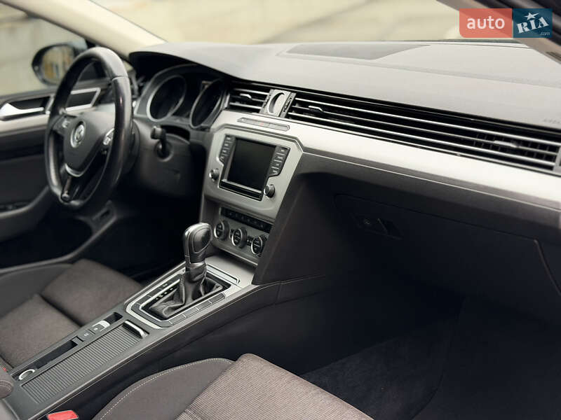 Универсал Volkswagen Passat 2016 в Киеве