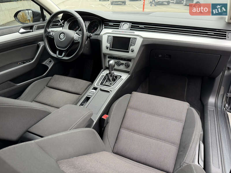 Универсал Volkswagen Passat 2016 в Киеве