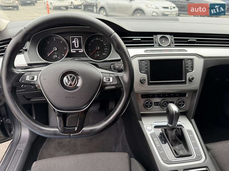 Универсал Volkswagen Passat 2016 в Киеве