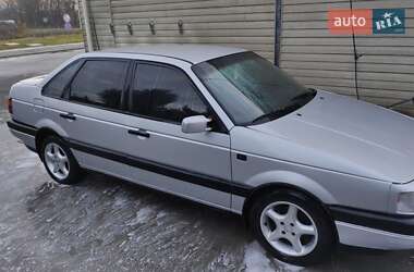 Седан Volkswagen Passat 1990 в Жидачове