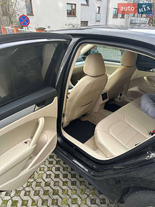 Седан Volkswagen Passat 2012 в Киеве