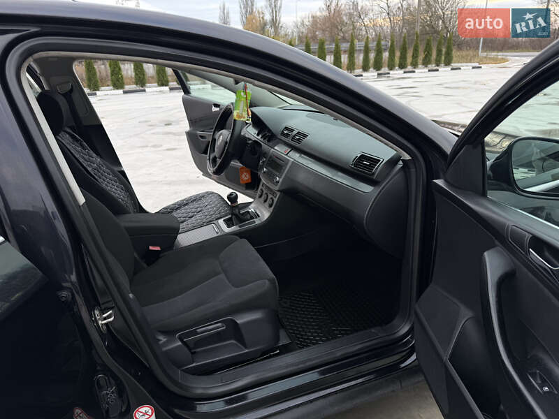 Универсал Volkswagen Passat 2006 в Звягеле