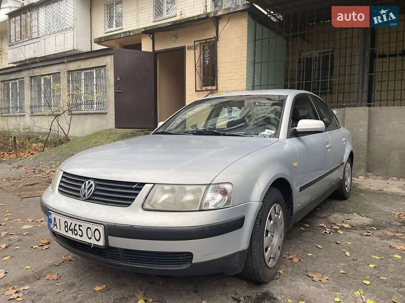 Седан Volkswagen Passat 1999 в Киеве