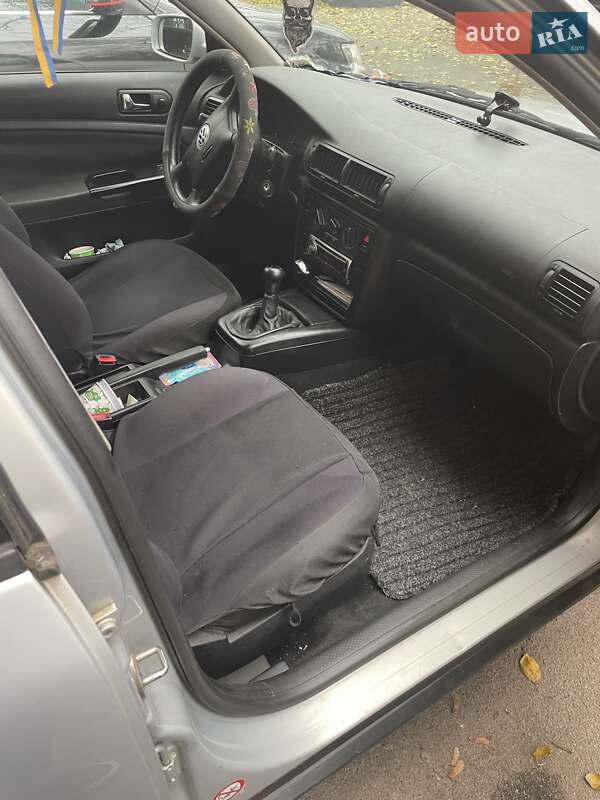 Седан Volkswagen Passat 1999 в Киеве