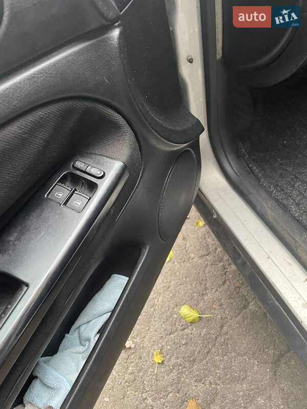 Седан Volkswagen Passat 1999 в Киеве