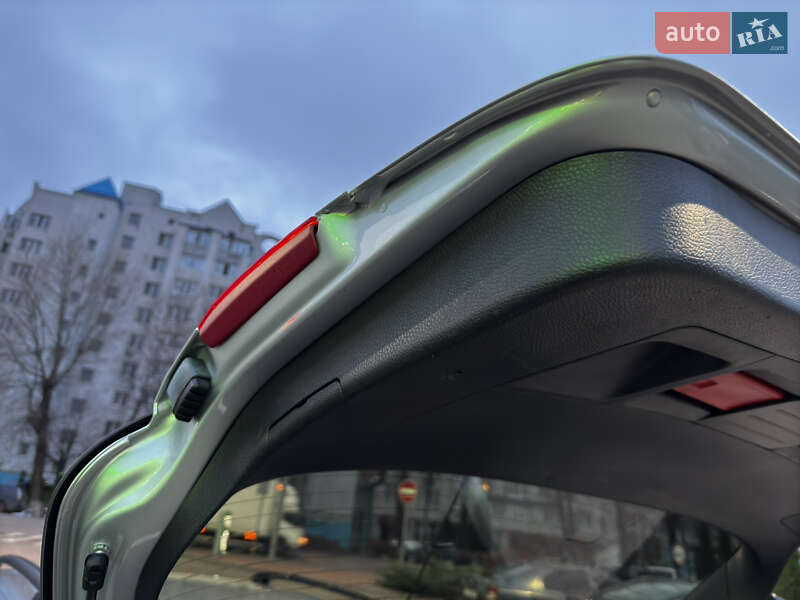 Універсал Volkswagen Passat 2012 в Києві