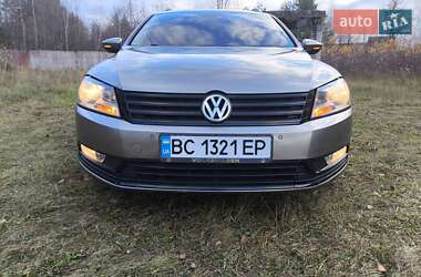 Універсал Volkswagen Passat 2012 в Новояворівську