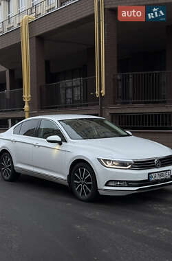 Седан Volkswagen Passat 2015 в Києві