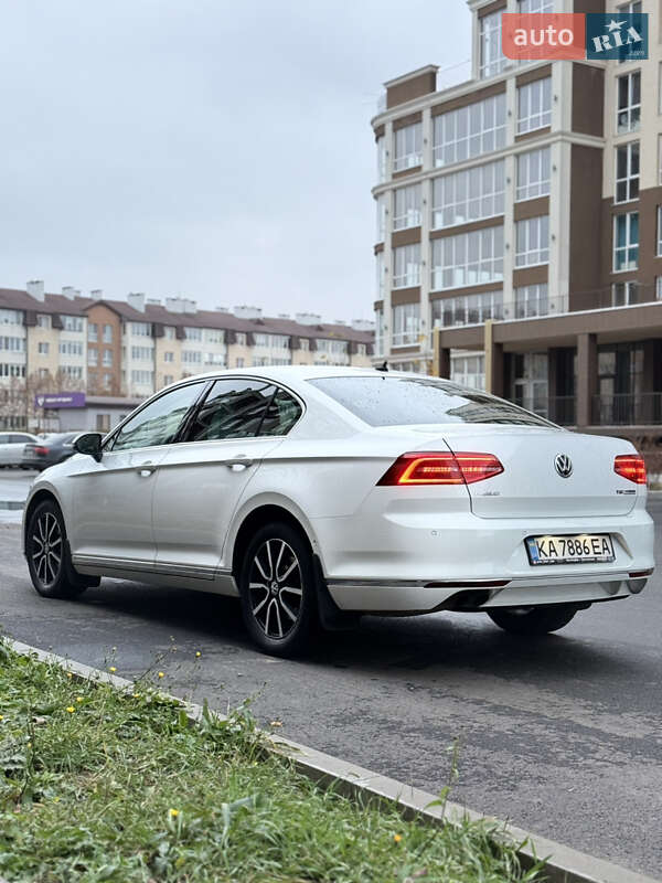 Седан Volkswagen Passat 2015 в Киеве