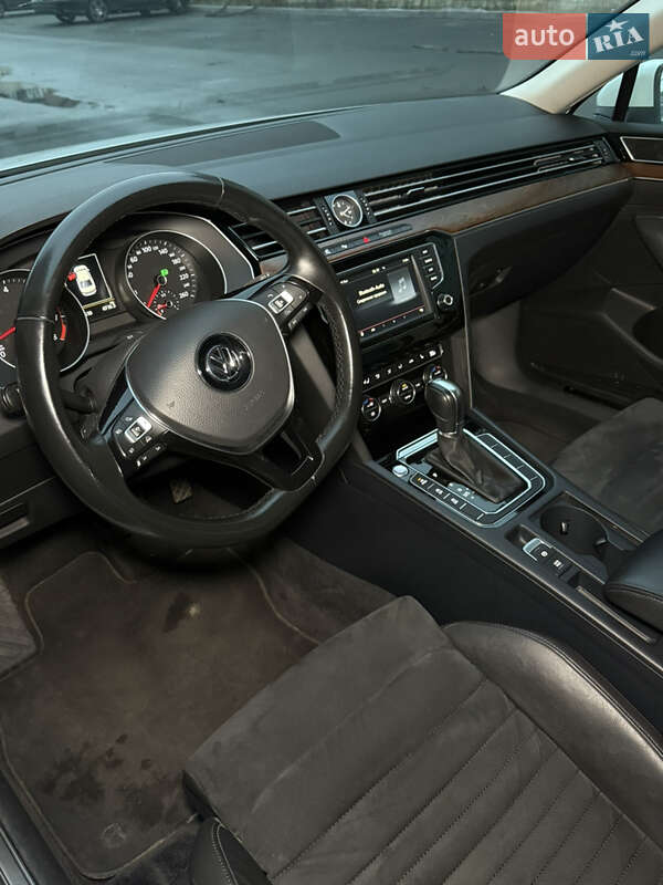 Седан Volkswagen Passat 2015 в Киеве