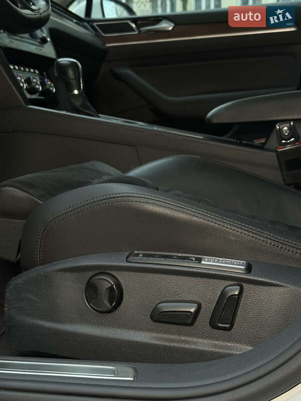 Седан Volkswagen Passat 2015 в Киеве