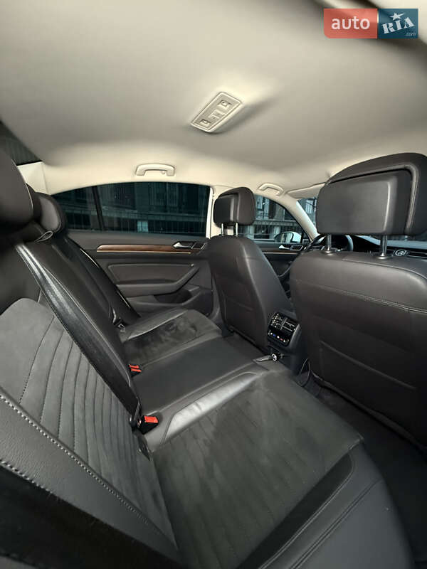 Седан Volkswagen Passat 2015 в Киеве