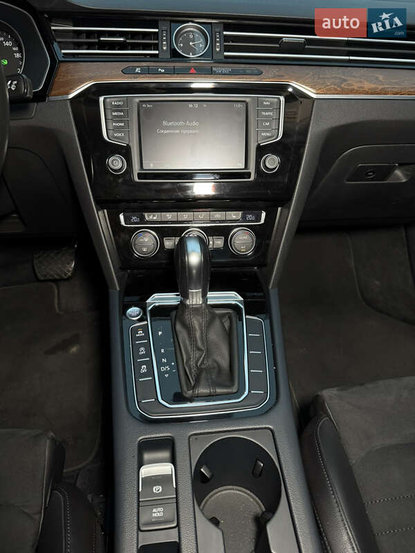 Седан Volkswagen Passat 2015 в Киеве