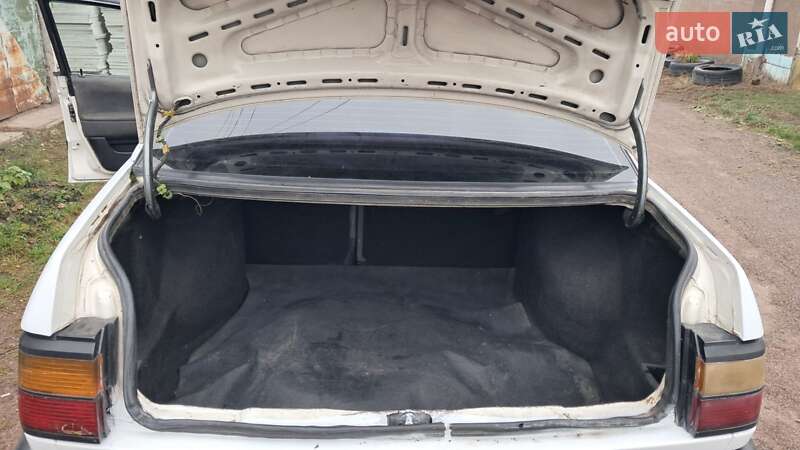 Седан Volkswagen Passat 1989 в Коростене