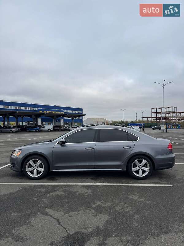 Седан Volkswagen Passat 2012 в Києві