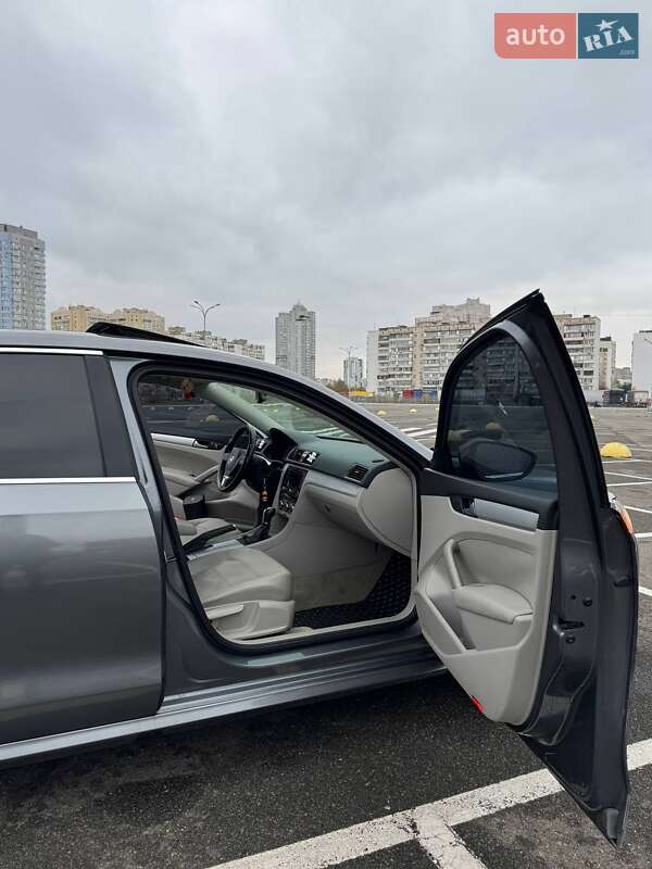 Седан Volkswagen Passat 2012 в Києві