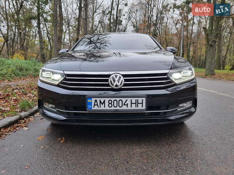 Седан Volkswagen Passat 2016 в Черновцах