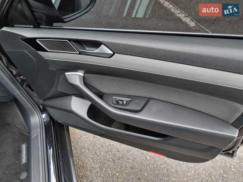 Седан Volkswagen Passat 2016 в Черновцах