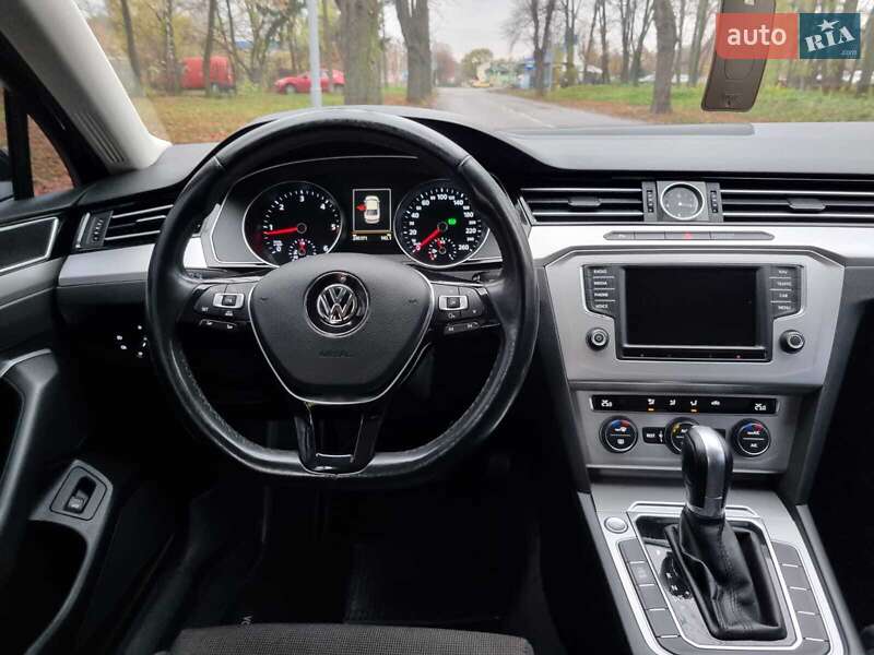 Седан Volkswagen Passat 2016 в Черновцах