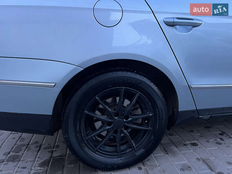 Седан Volkswagen Passat 2005 в Чернівцях