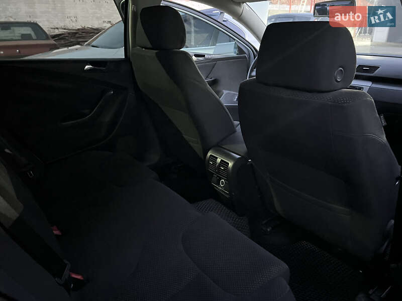 Седан Volkswagen Passat 2005 в Чернівцях