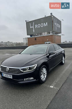 Седан Volkswagen Passat 2015 в Киеве