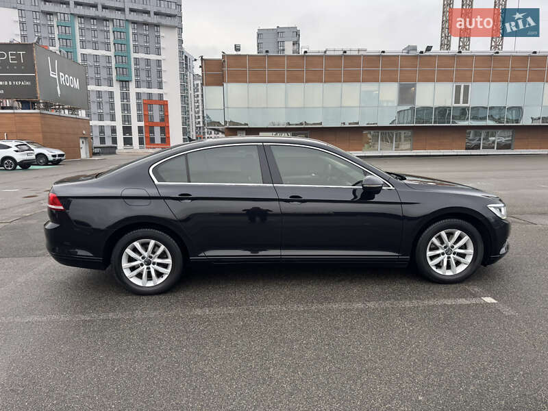 Седан Volkswagen Passat 2015 в Києві