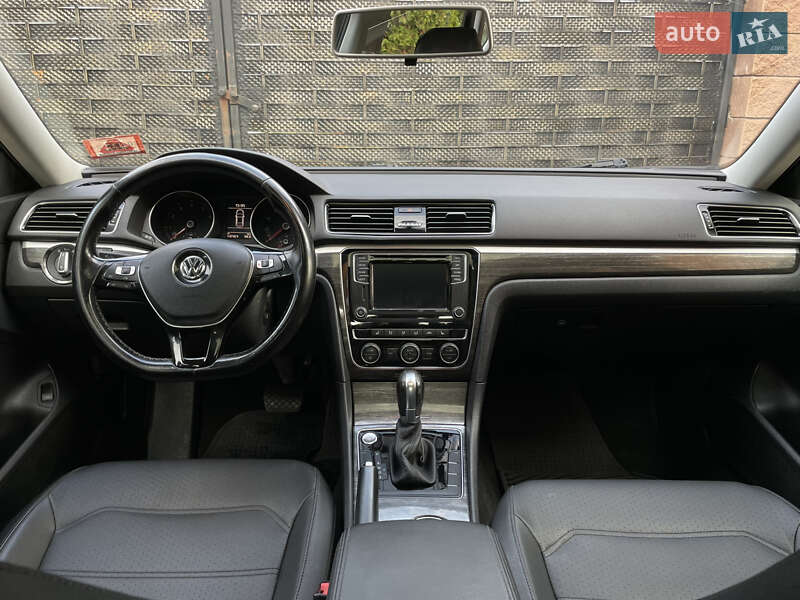 Седан Volkswagen Passat 2018 в Луцке