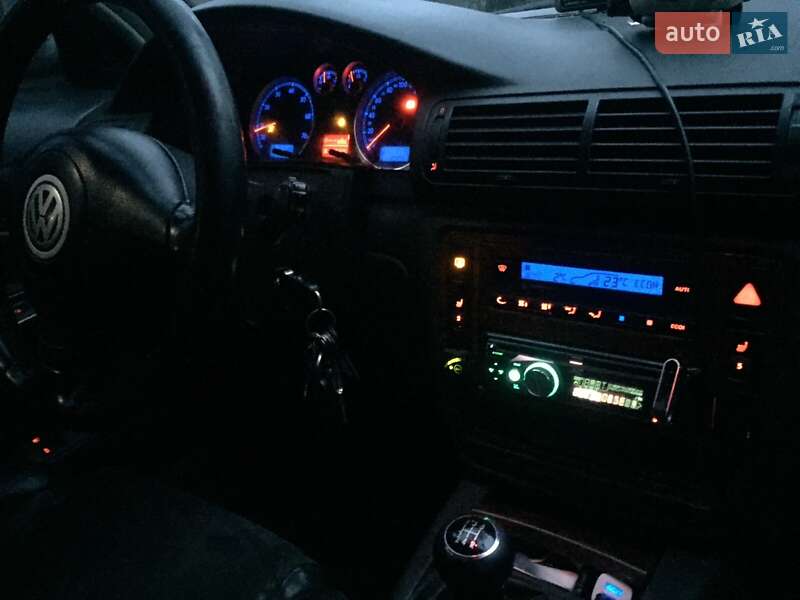 Седан Volkswagen Passat 2004 в Днепре