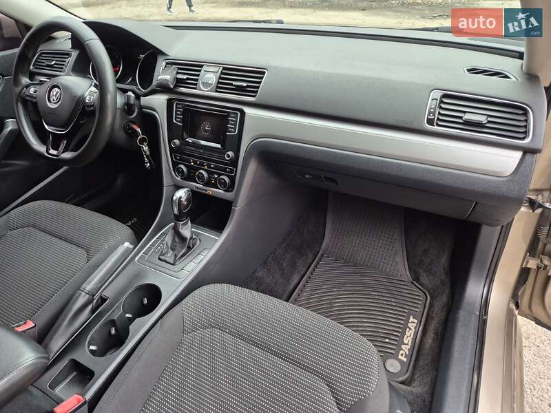 Седан Volkswagen Passat 2016 в Сумах
