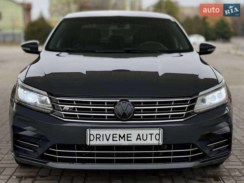 Седан Volkswagen Passat 2017 в Днепре