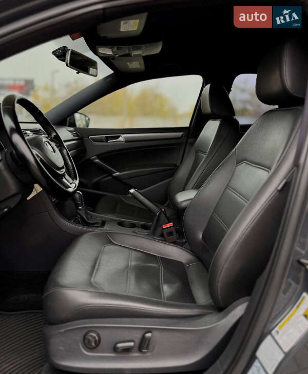 Седан Volkswagen Passat 2017 в Днепре