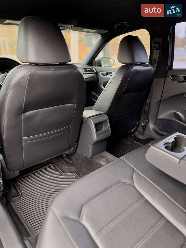 Седан Volkswagen Passat 2017 в Днепре