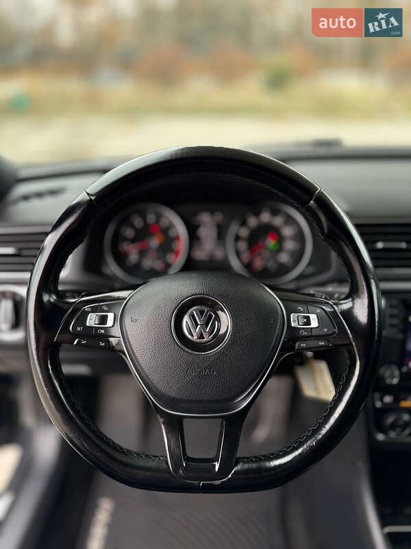 Седан Volkswagen Passat 2017 в Днепре