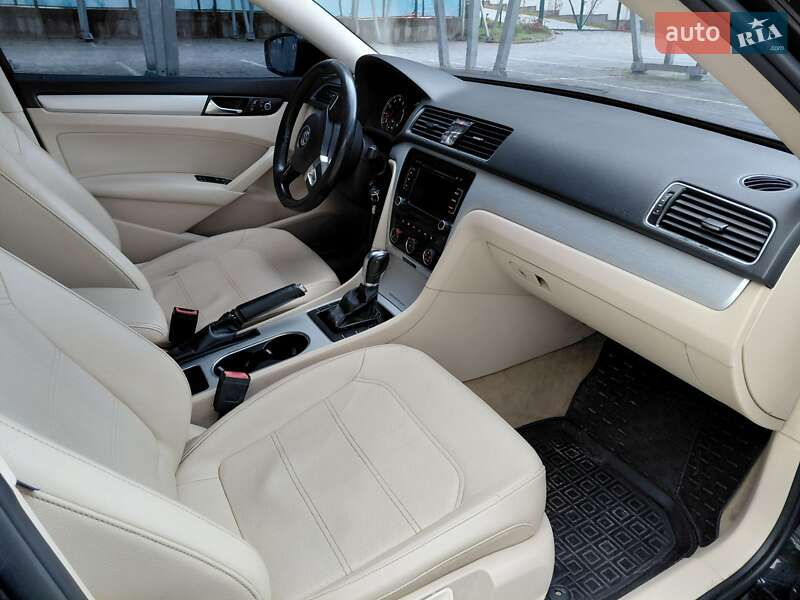 Седан Volkswagen Passat 2012 в Львове