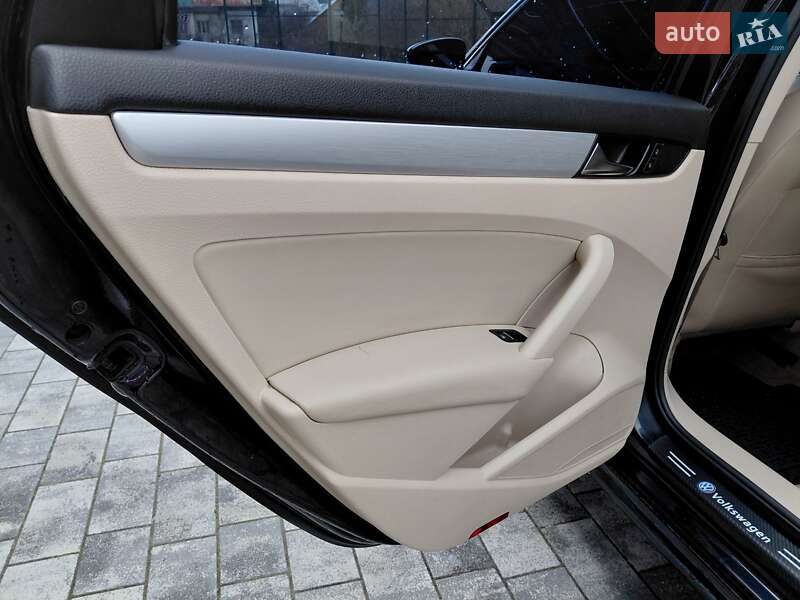 Седан Volkswagen Passat 2012 в Львове