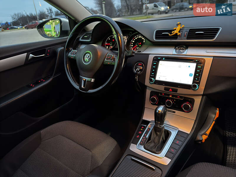 Універсал Volkswagen Passat 2012 в Києві
