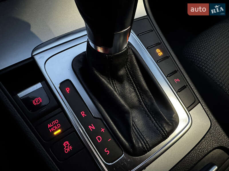 Універсал Volkswagen Passat 2012 в Києві