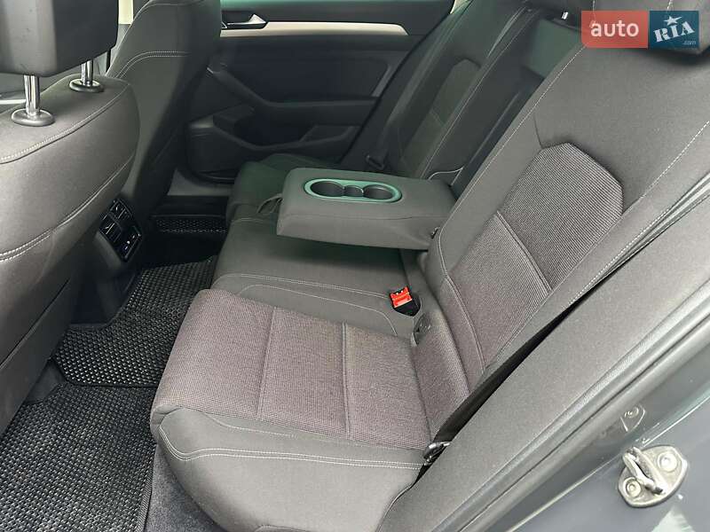 Универсал Volkswagen Passat 2015 в Одессе