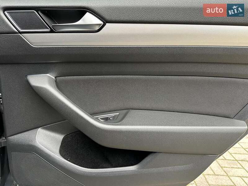 Универсал Volkswagen Passat 2015 в Одессе