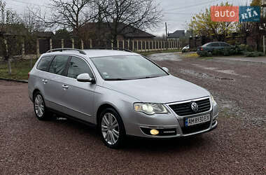 Універсал Volkswagen Passat 2010 в Житомирі