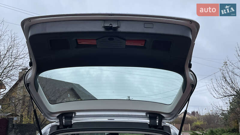 Универсал Volkswagen Passat 2010 в Житомире