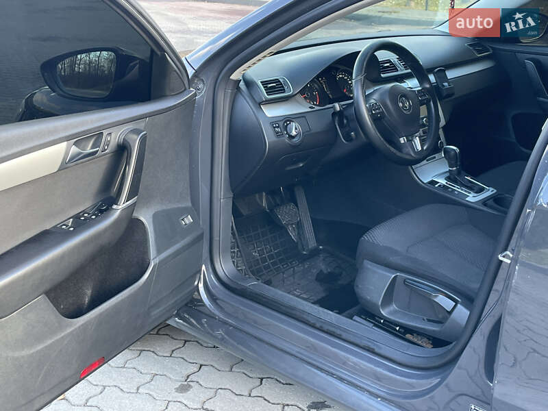 Универсал Volkswagen Passat 2012 в Ивано-Франковске