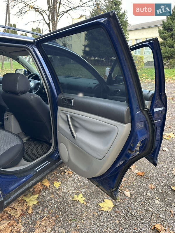 Универсал Volkswagen Passat 2002 в Стрые