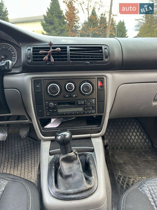 Универсал Volkswagen Passat 2002 в Стрые